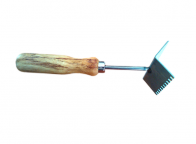Queen excluder cleaning tool